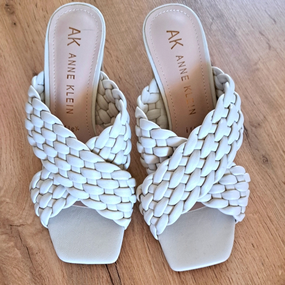 Anne Klein Crissceoss Strap Heals Sandals Size 6.5